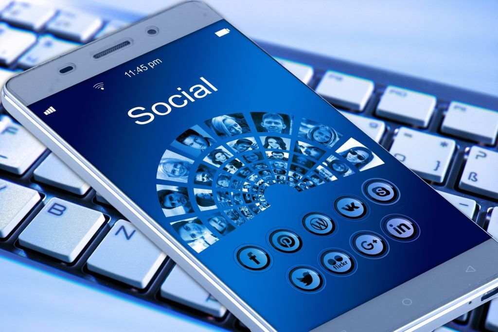 image for use chatGPT in social media video creation. Video presentation, AI video generation, Sflow.io video, mobile social